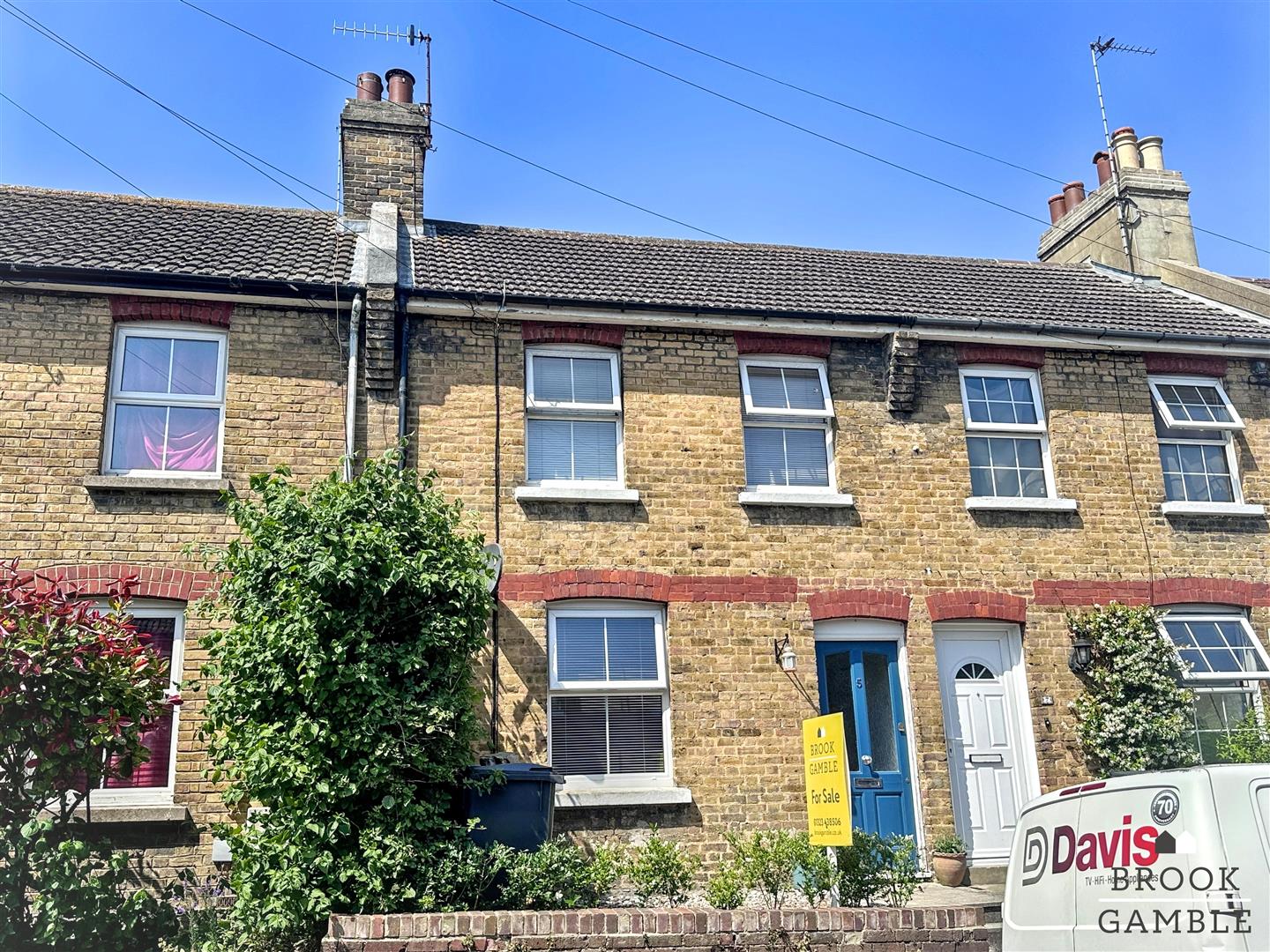 3 Bedroom House. New Place in Eastbourne, East Sussex 2